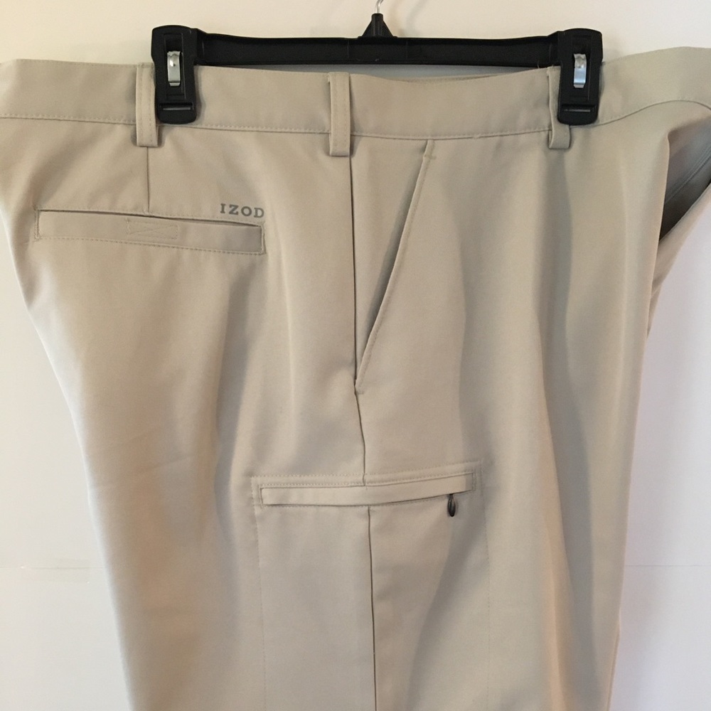 Men’s Izod golf shorts